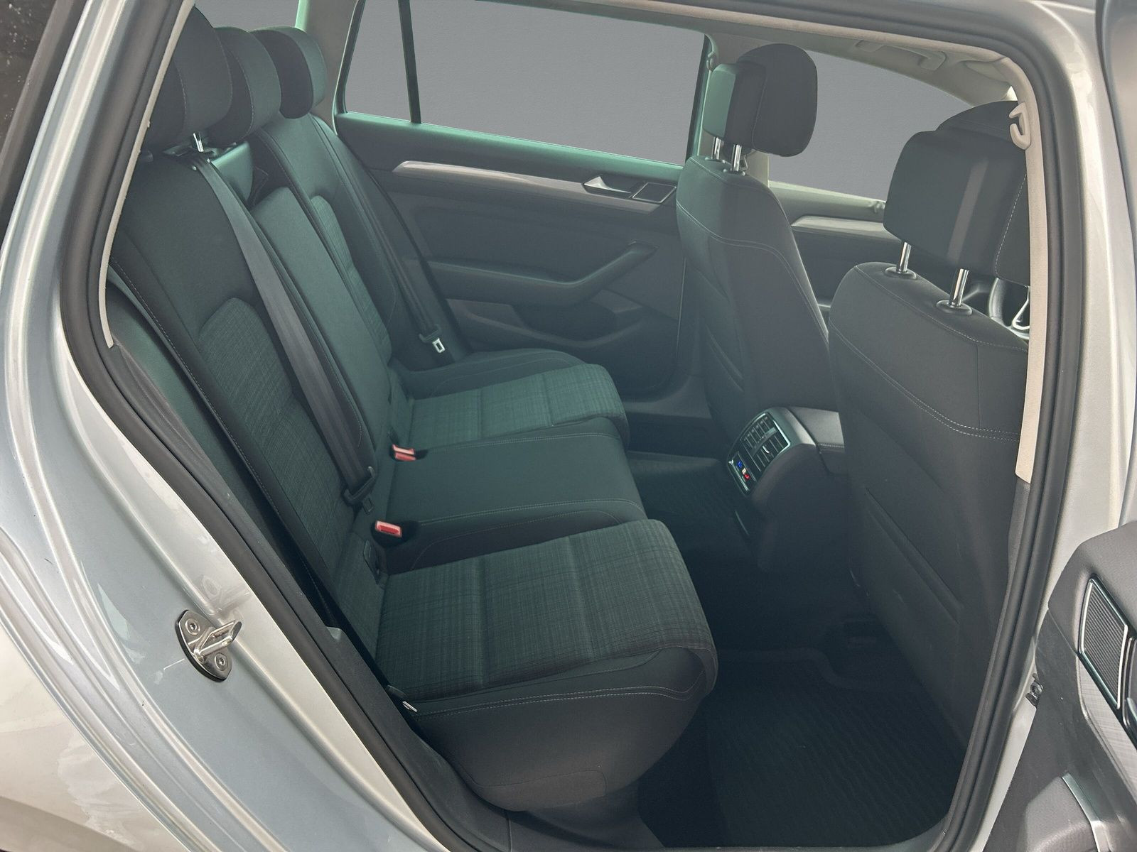 Volkswagen - Passat Variant_13