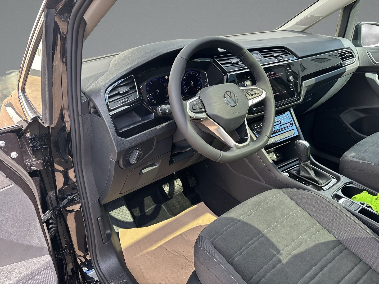 Volkswagen - Touran_9