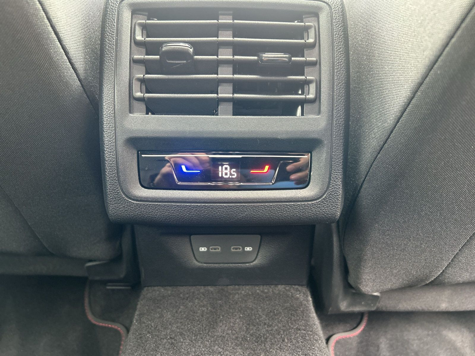 Volkswagen - Golf GTI_28