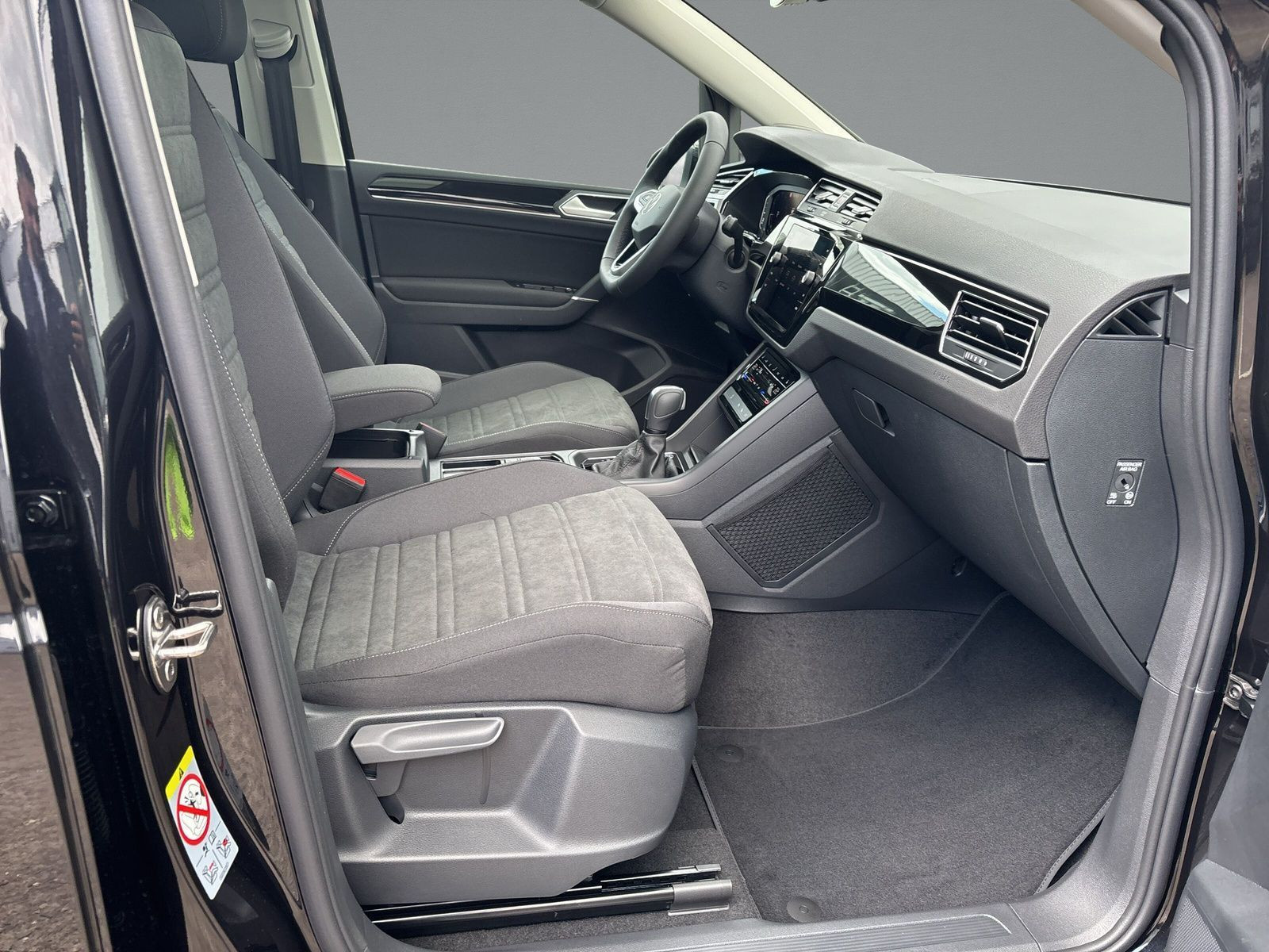 Volkswagen - Touran_13