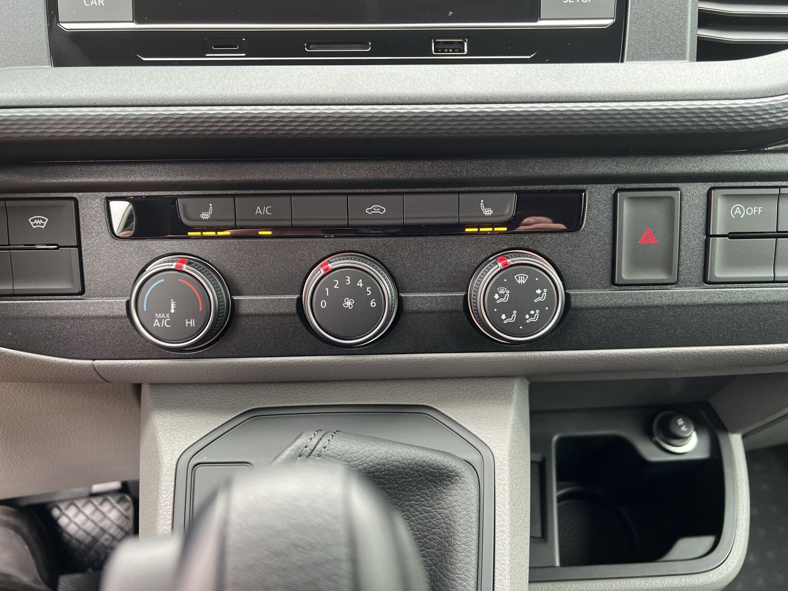 Volkswagen - T6.1 Transporter_16