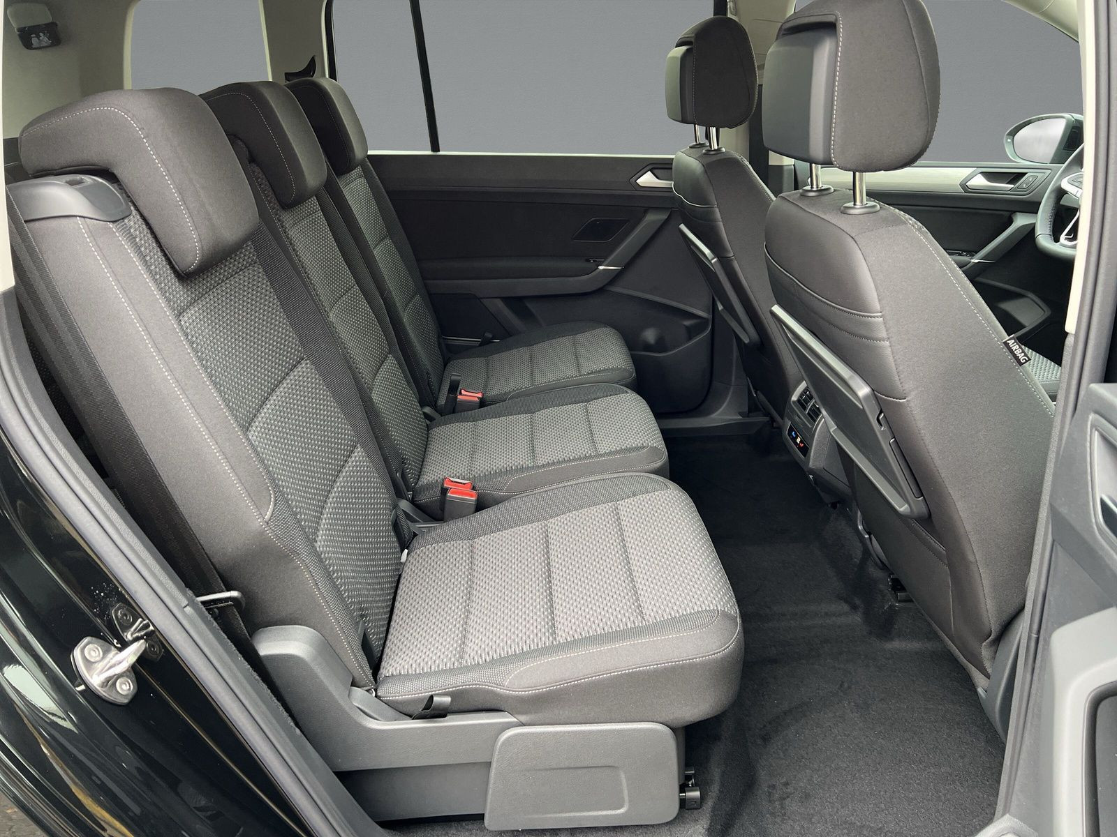 Volkswagen - Touran_14