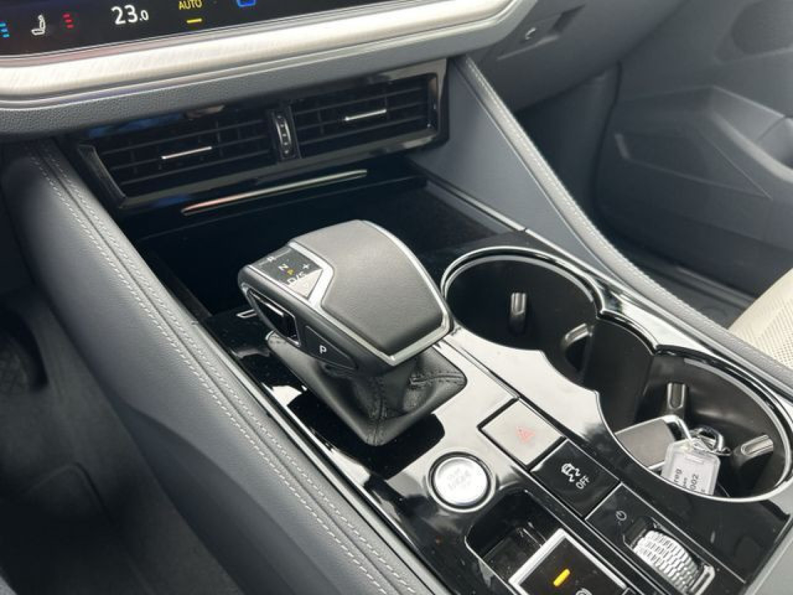 Volkswagen - Touareg_16