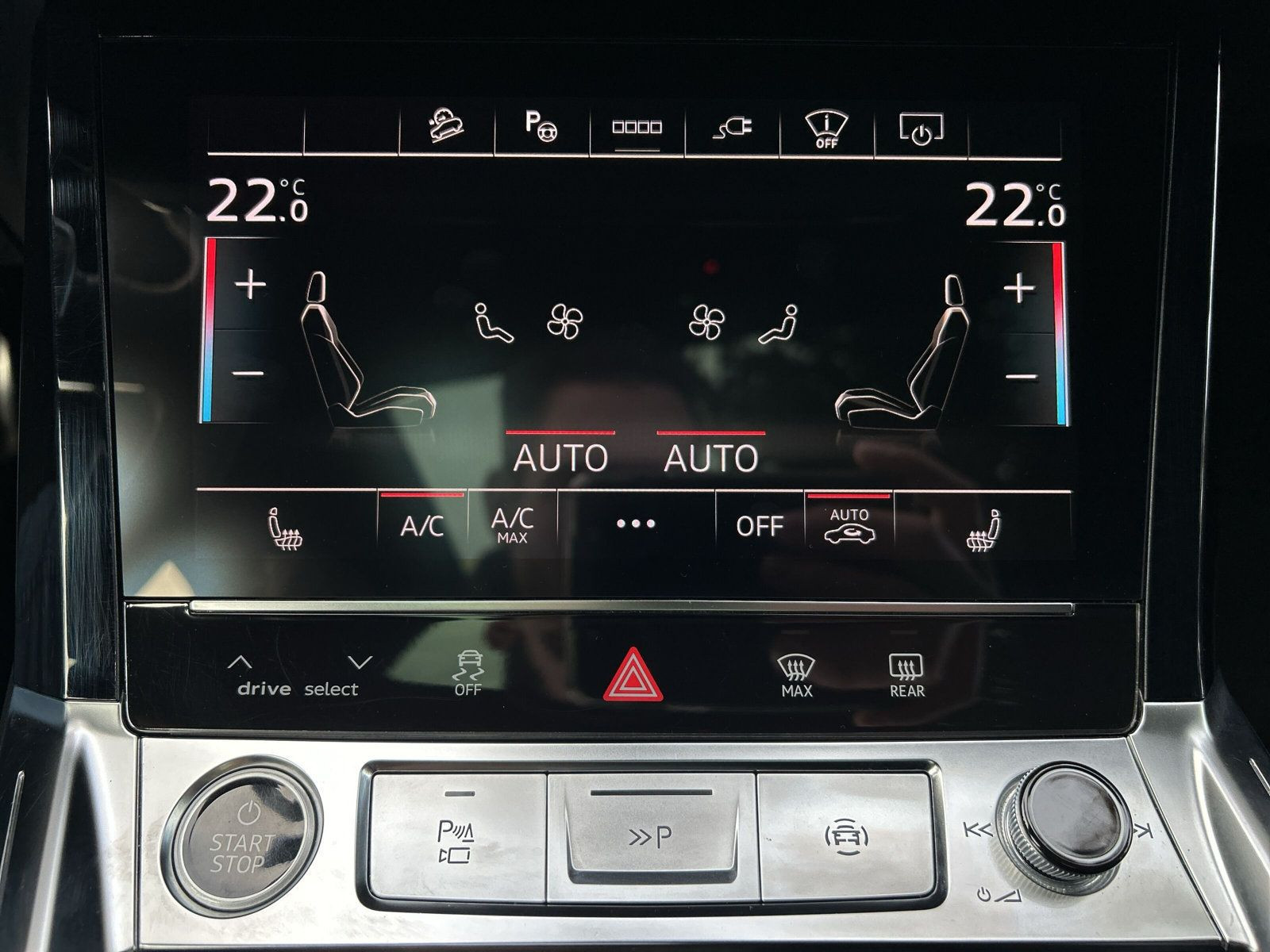 Audi - Q8 Sportback e-tron_16