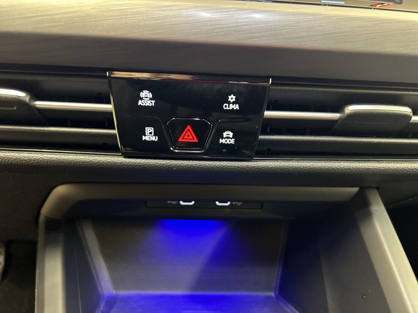 Volkswagen - Golf_16