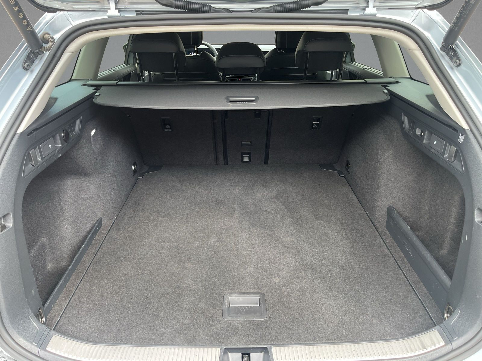 Volkswagen - Passat Variant_12