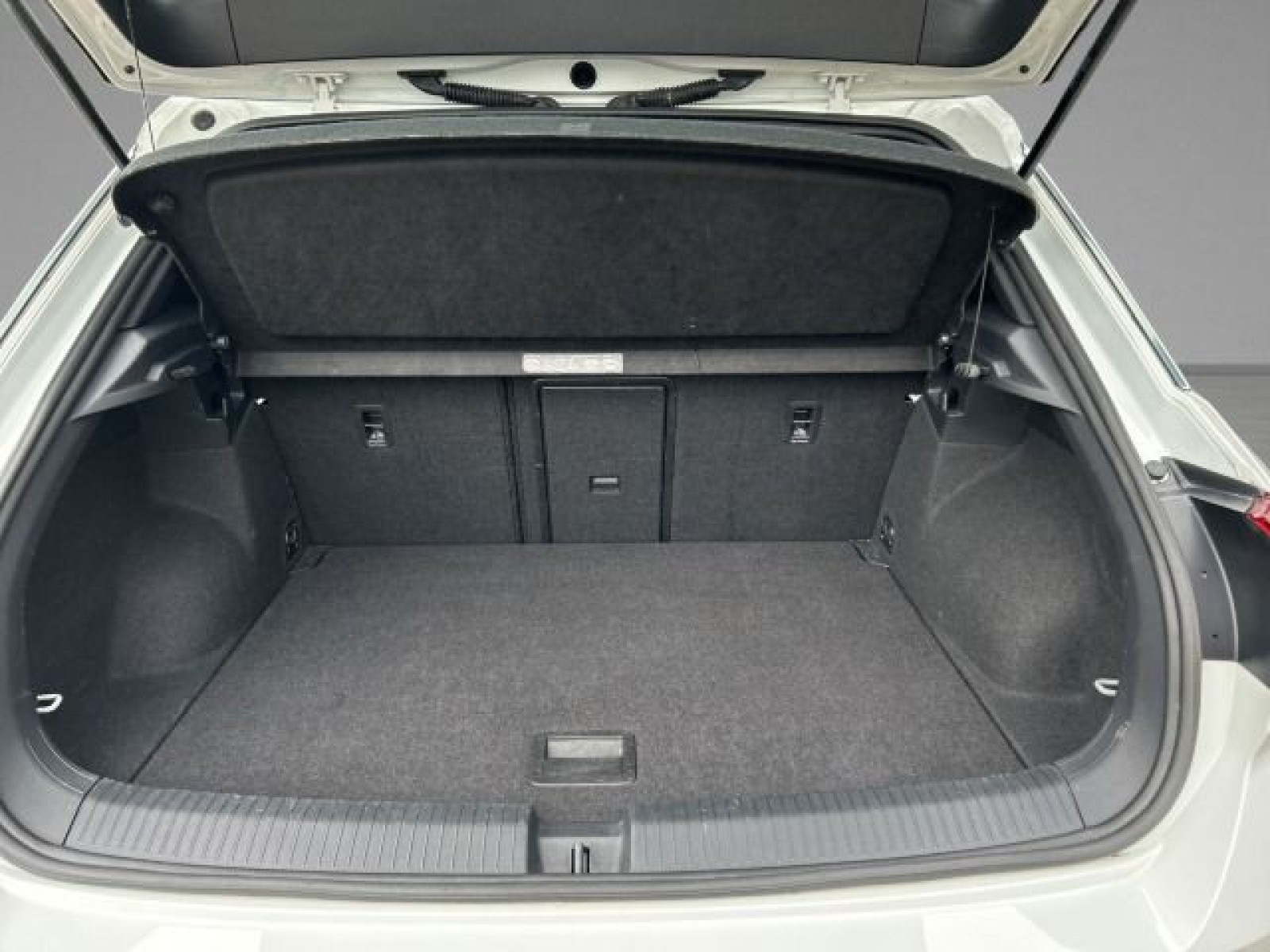 Volkswagen - T-Roc_11