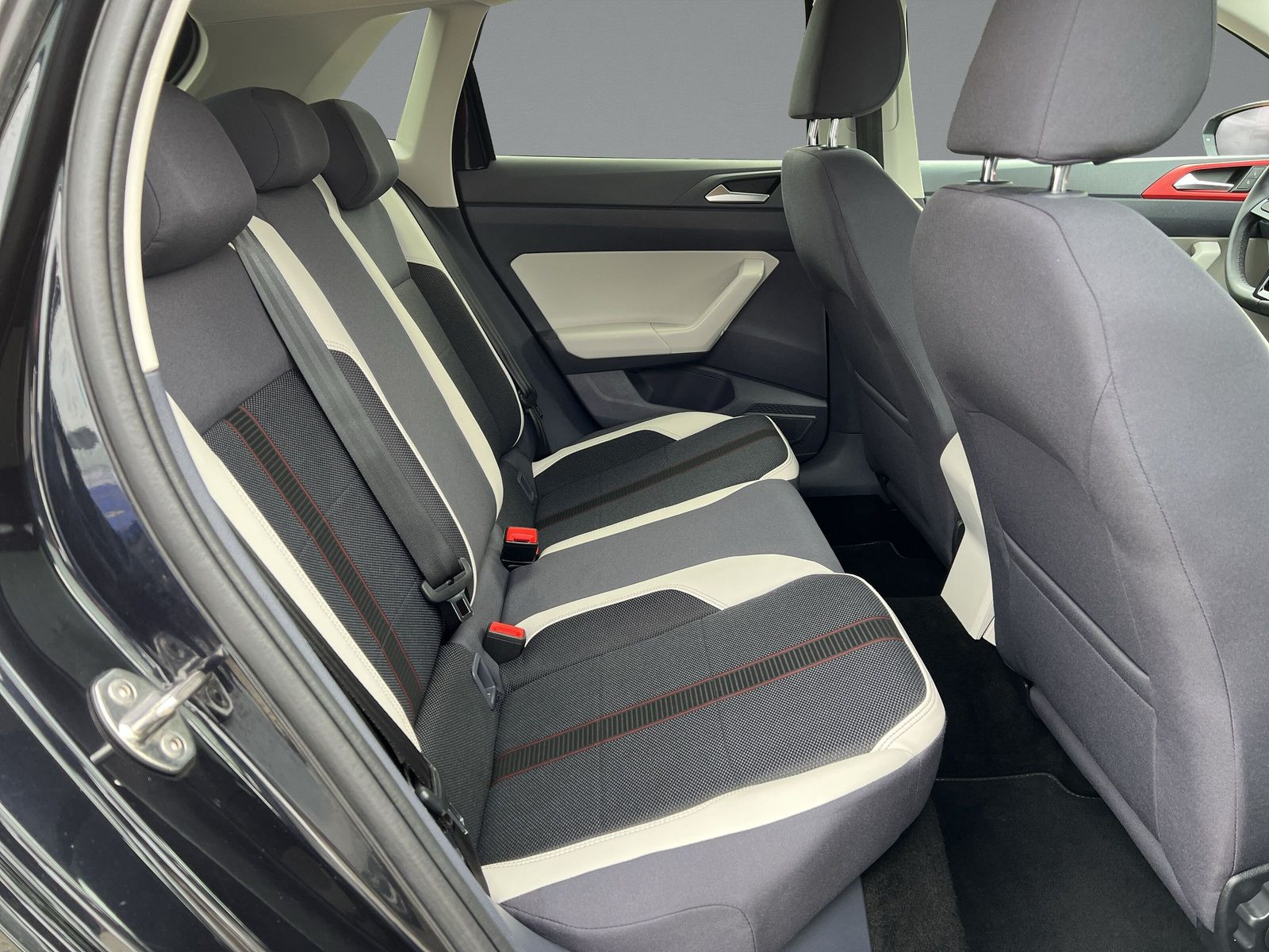 Volkswagen - Polo_13