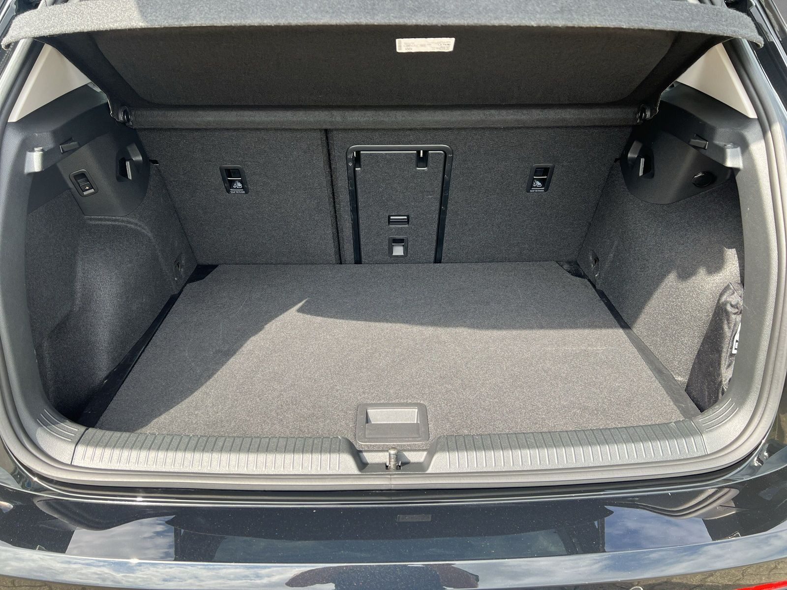 Volkswagen - Golf_11