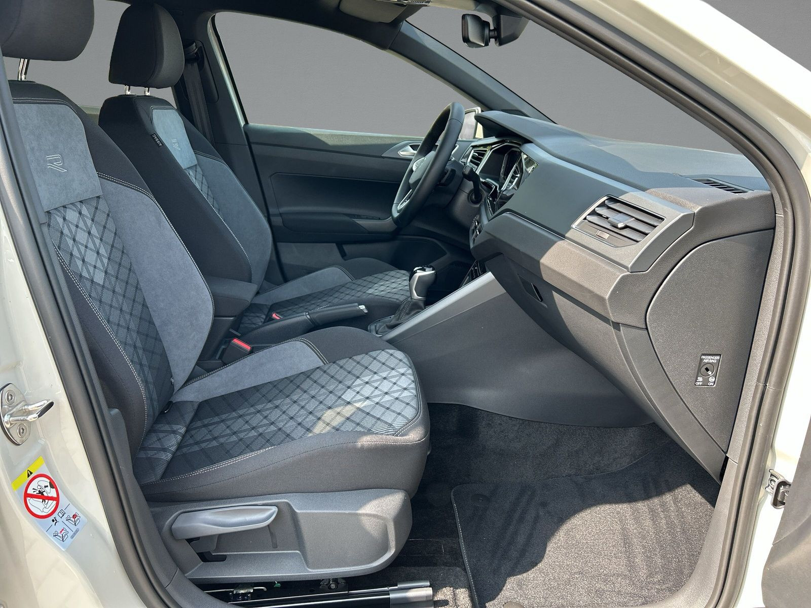 Volkswagen - Polo_12