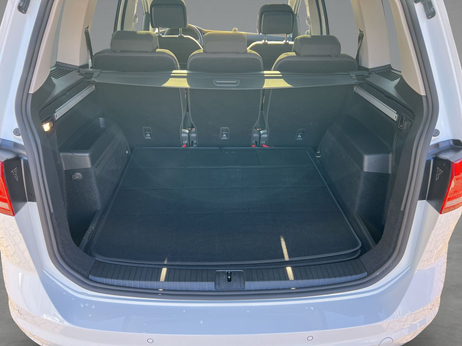 Volkswagen - Touran_12