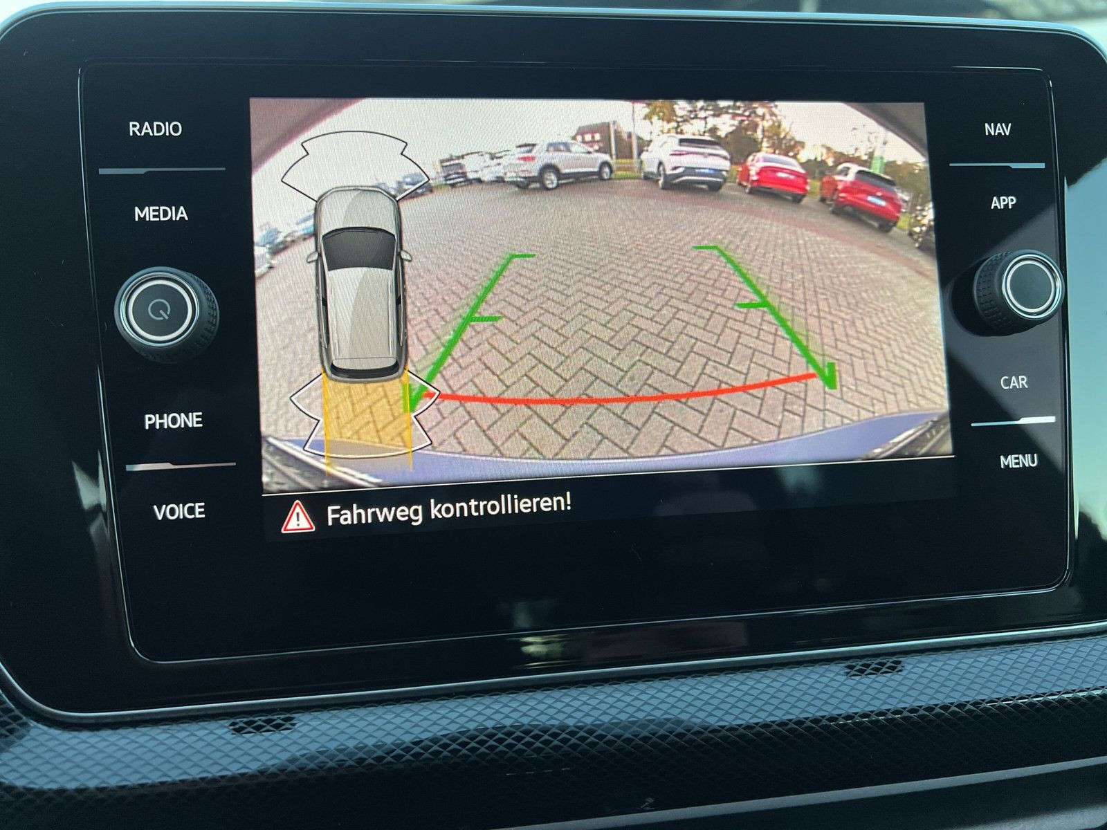 Volkswagen - T-Cross_24