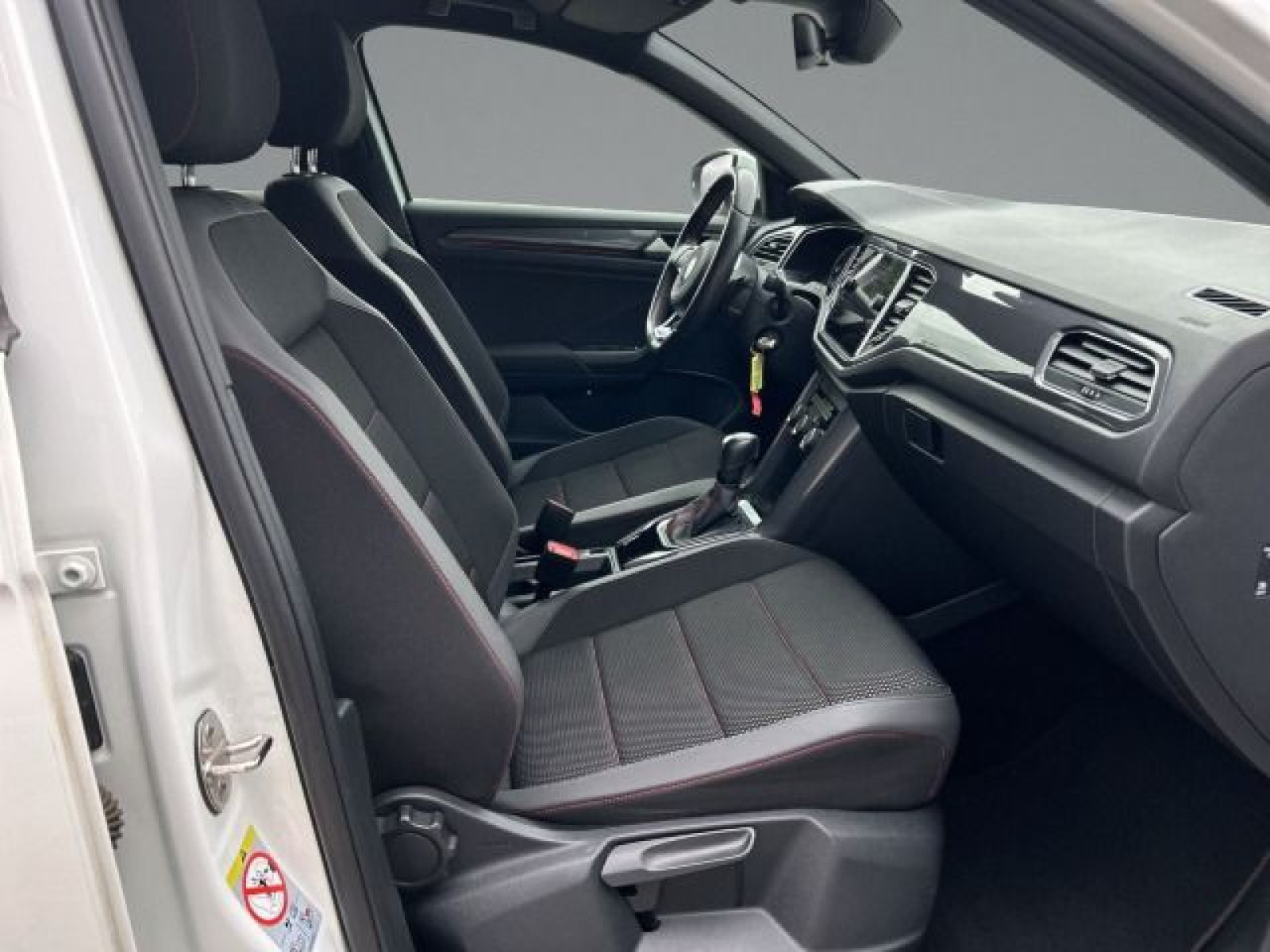 Volkswagen - T-Roc_12