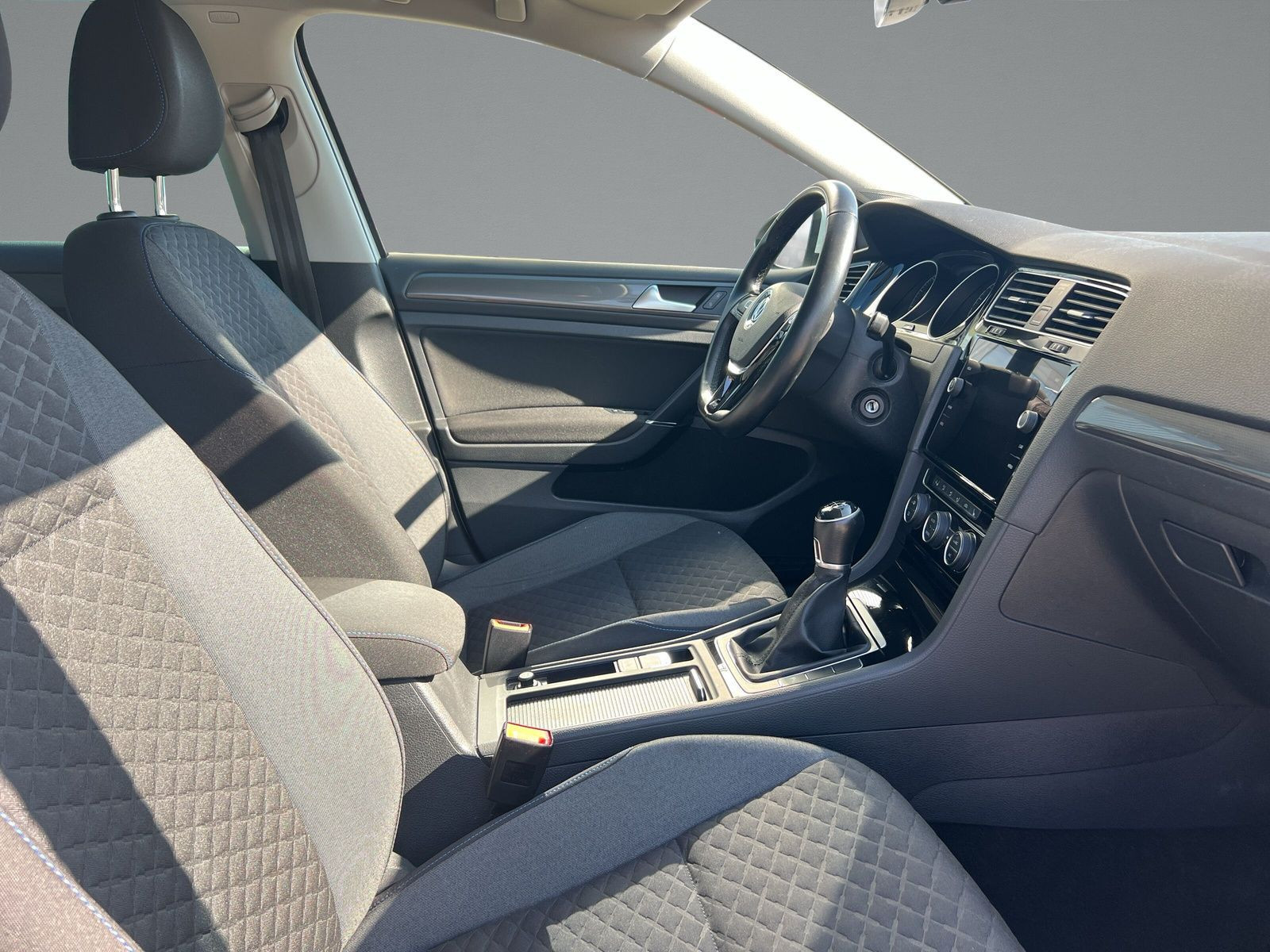 Volkswagen - Golf_12