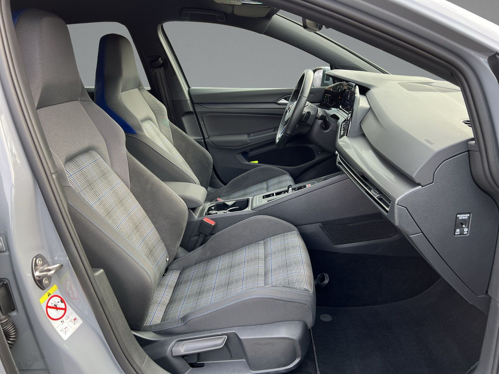 Volkswagen - Golf_12