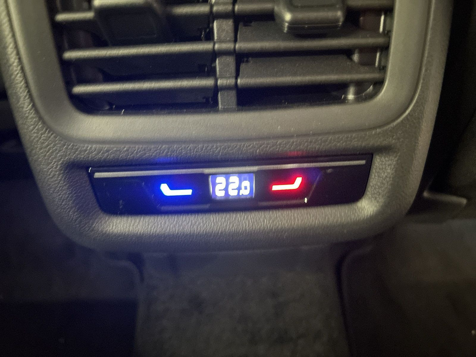 Volkswagen - T-Roc_26