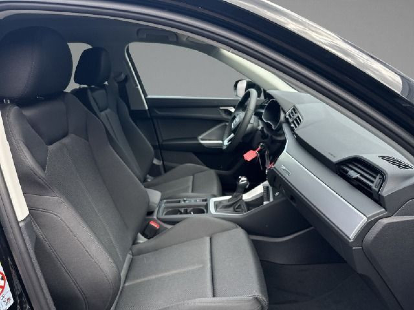Audi - Q3_10