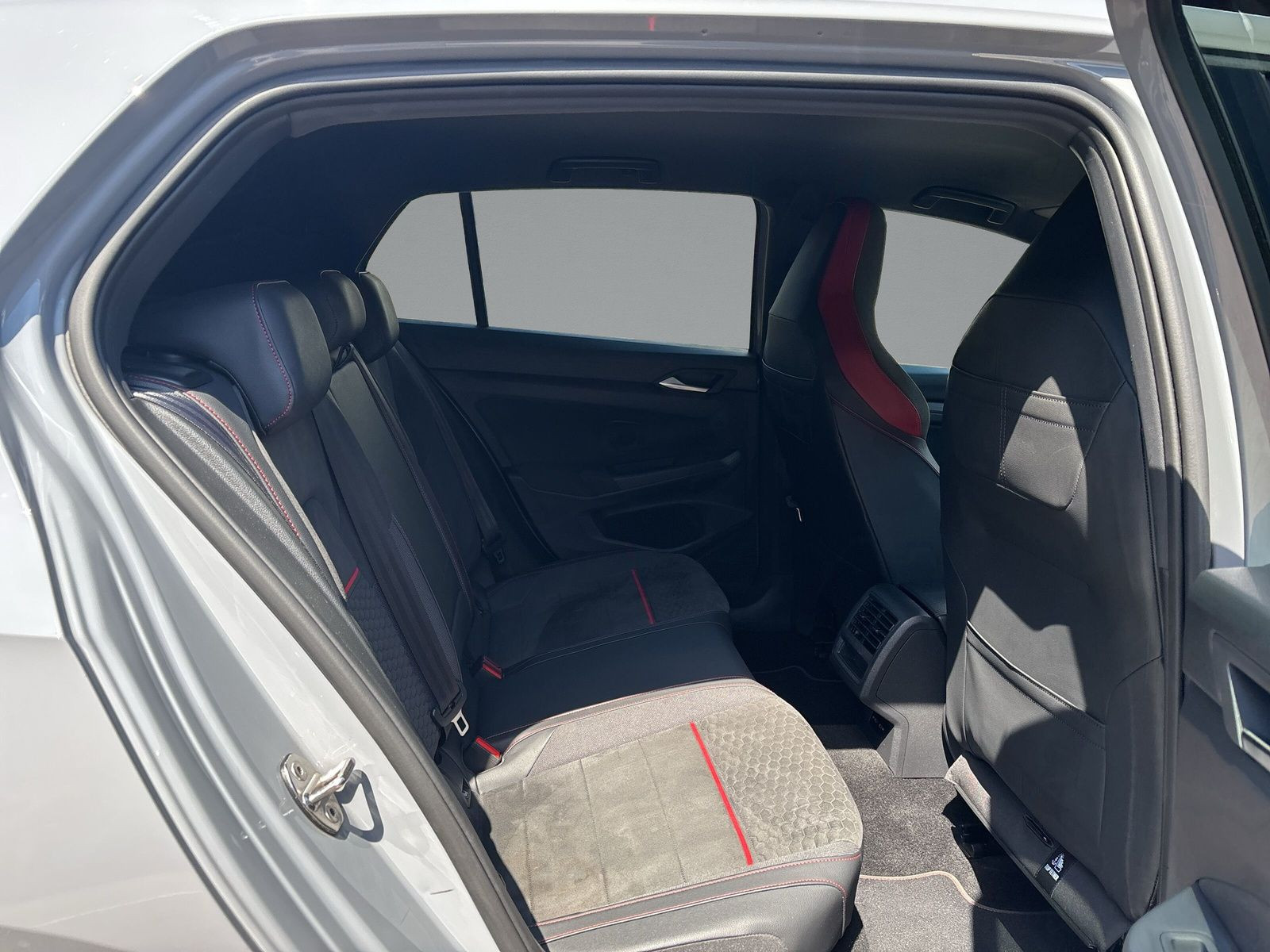 Volkswagen - Golf GTI_14