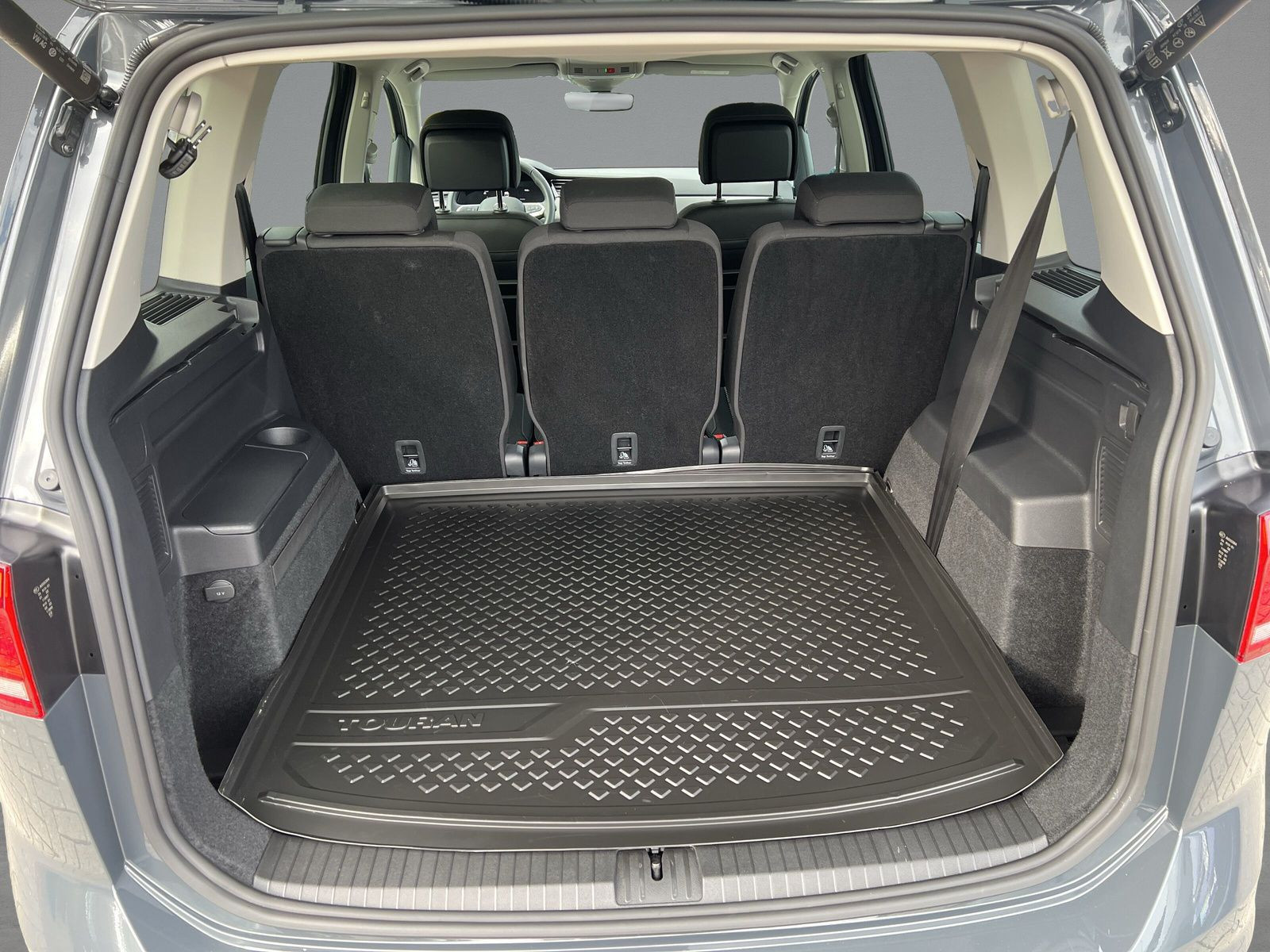 Volkswagen - Touran_12
