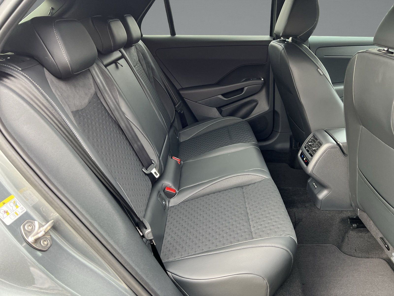 Volkswagen - T-Roc_14