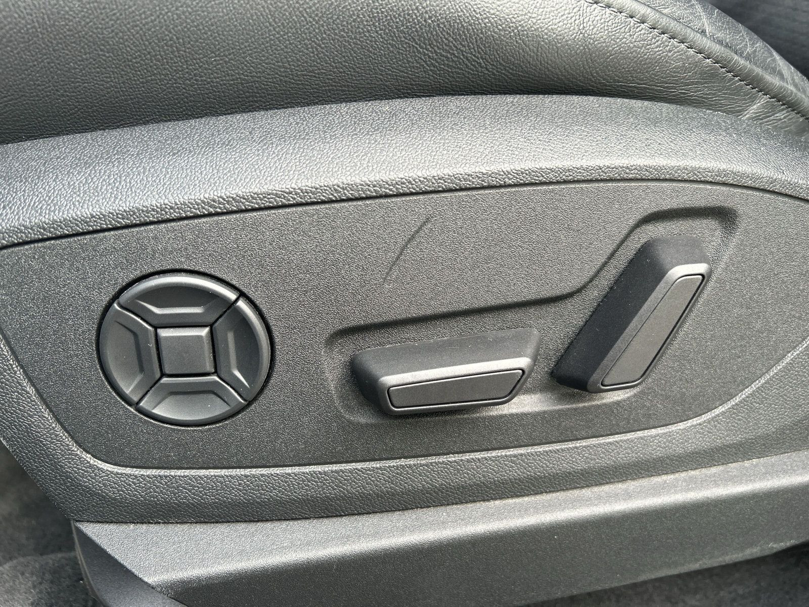 Audi - Q8 Sportback e-tron_26