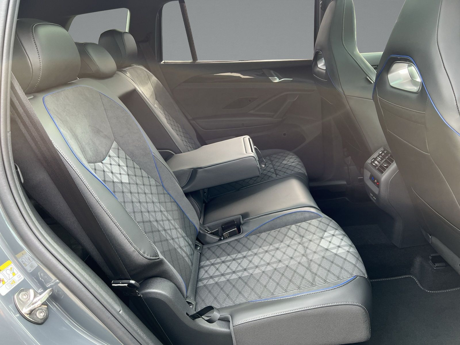 Volkswagen - Tayron_14