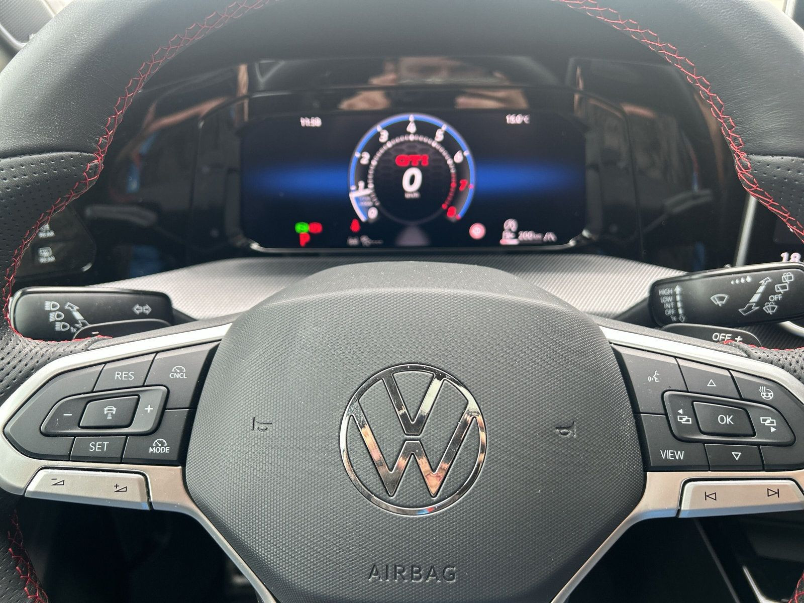 Volkswagen - Golf GTI_25