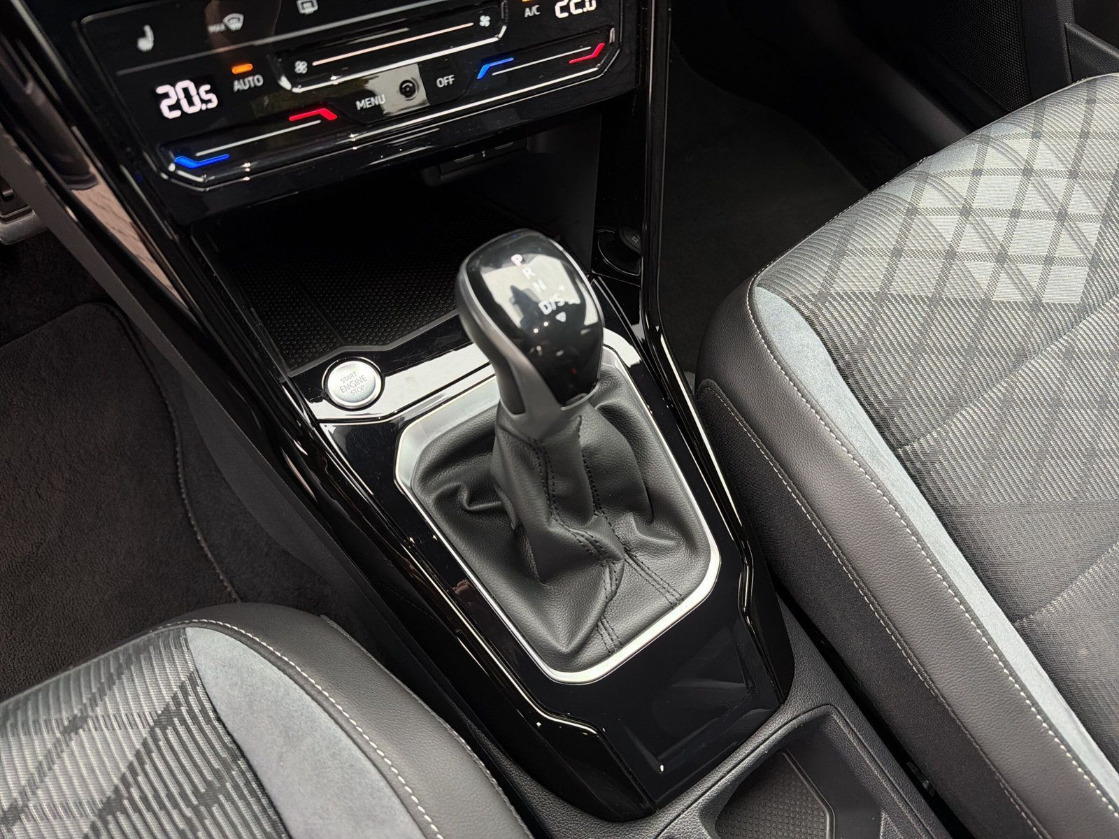 Volkswagen - T-Roc_16