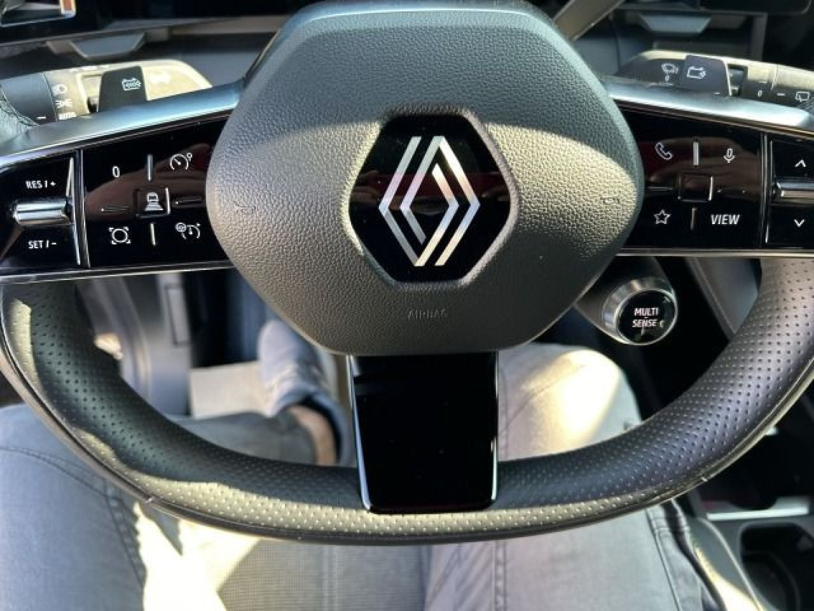 Renault - Megane E-TECH_23