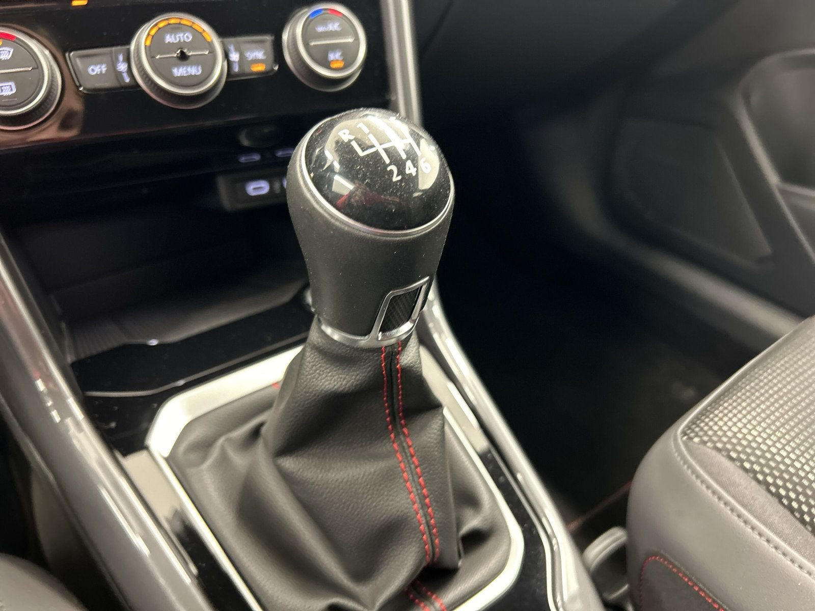 Volkswagen - T-Roc_15