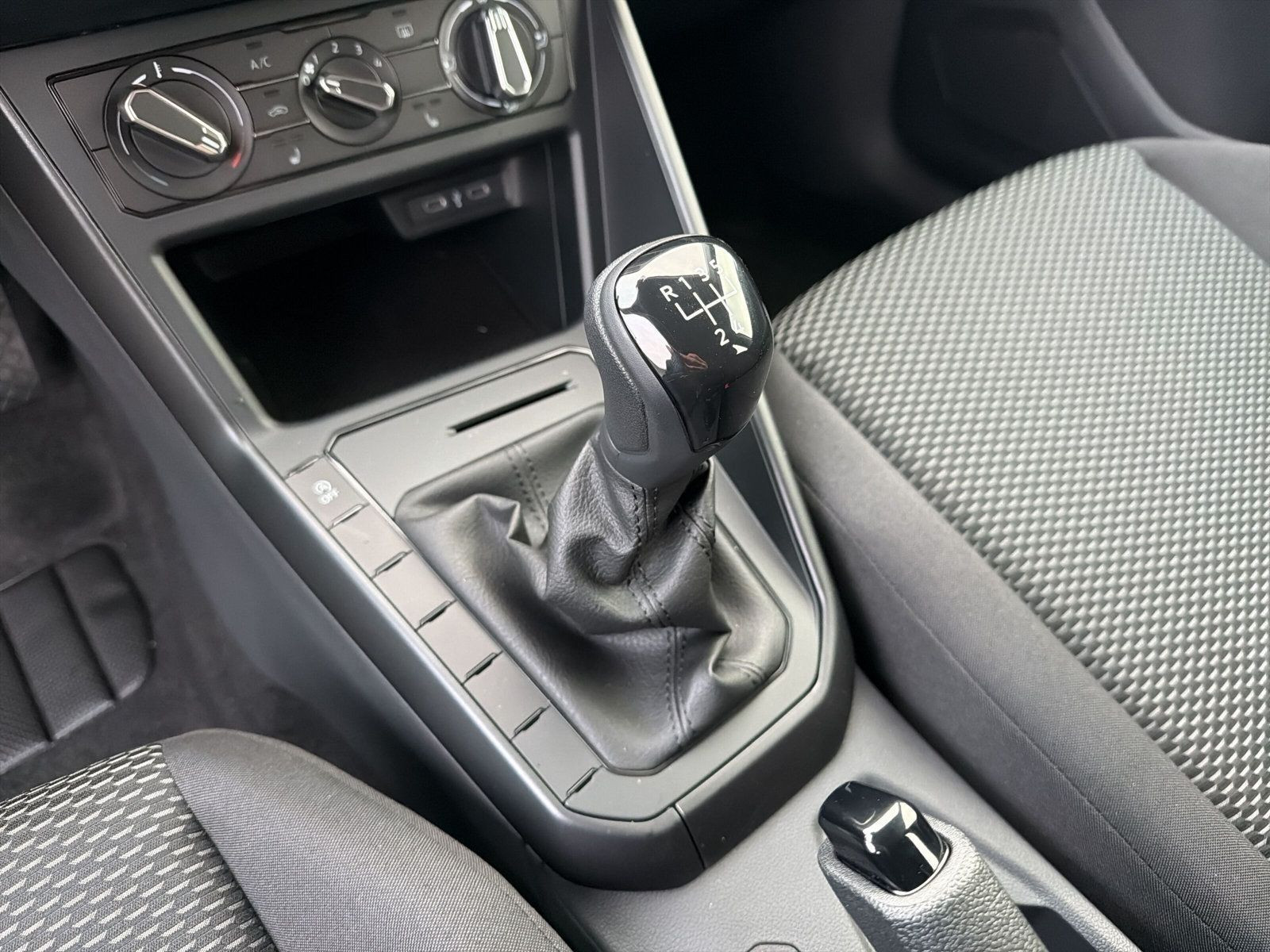 Volkswagen - Polo_16