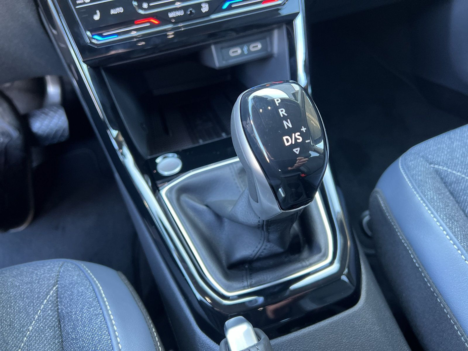 Volkswagen - T-Cross_16