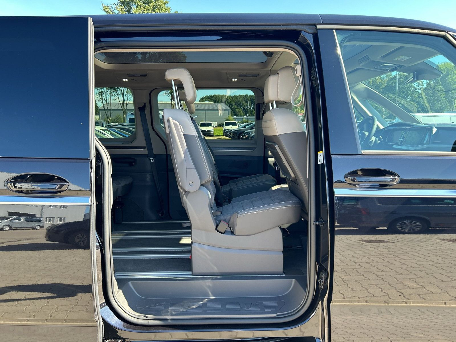 Volkswagen - Multivan_12