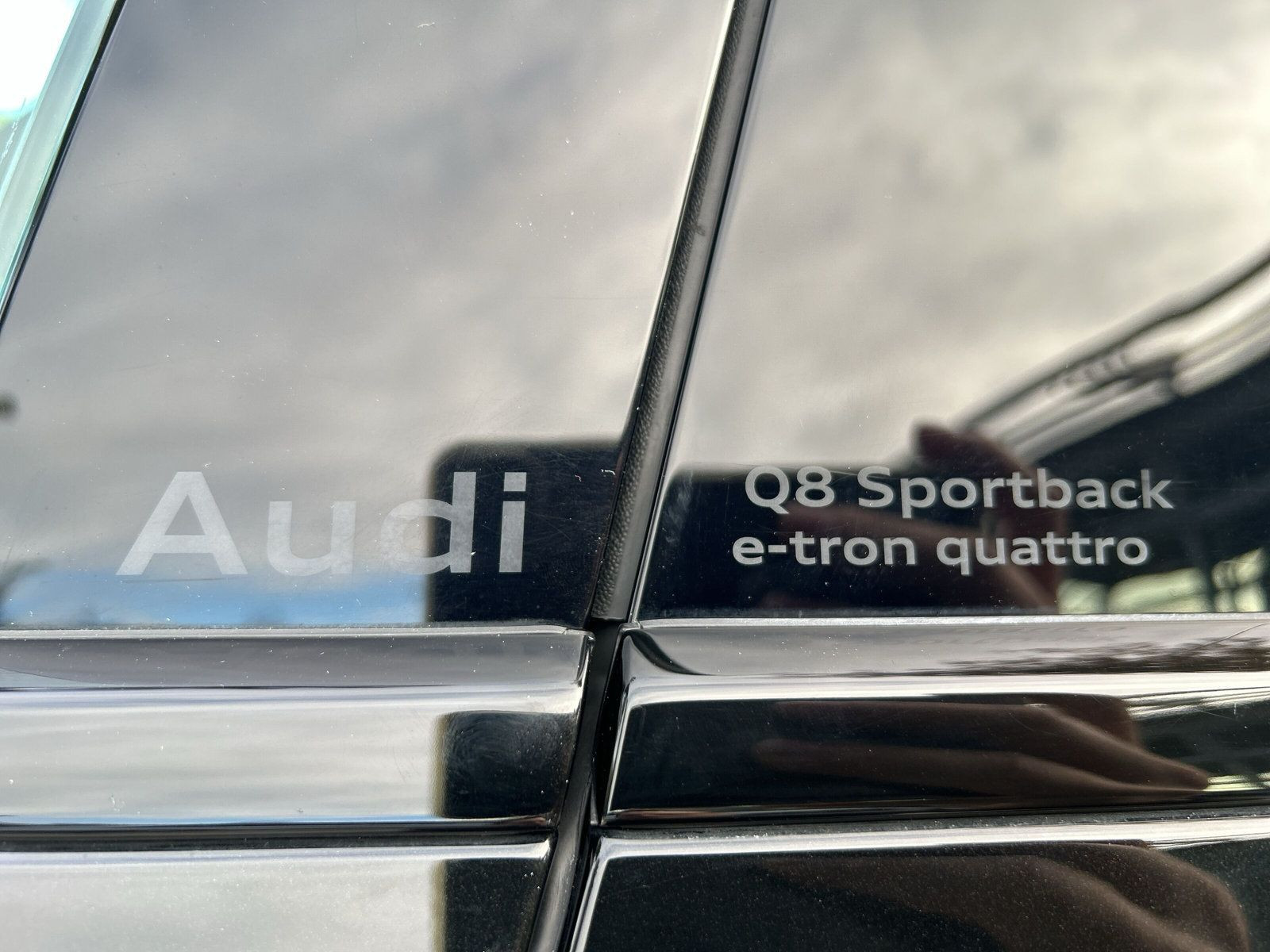 Audi - Q8 Sportback e-tron_35