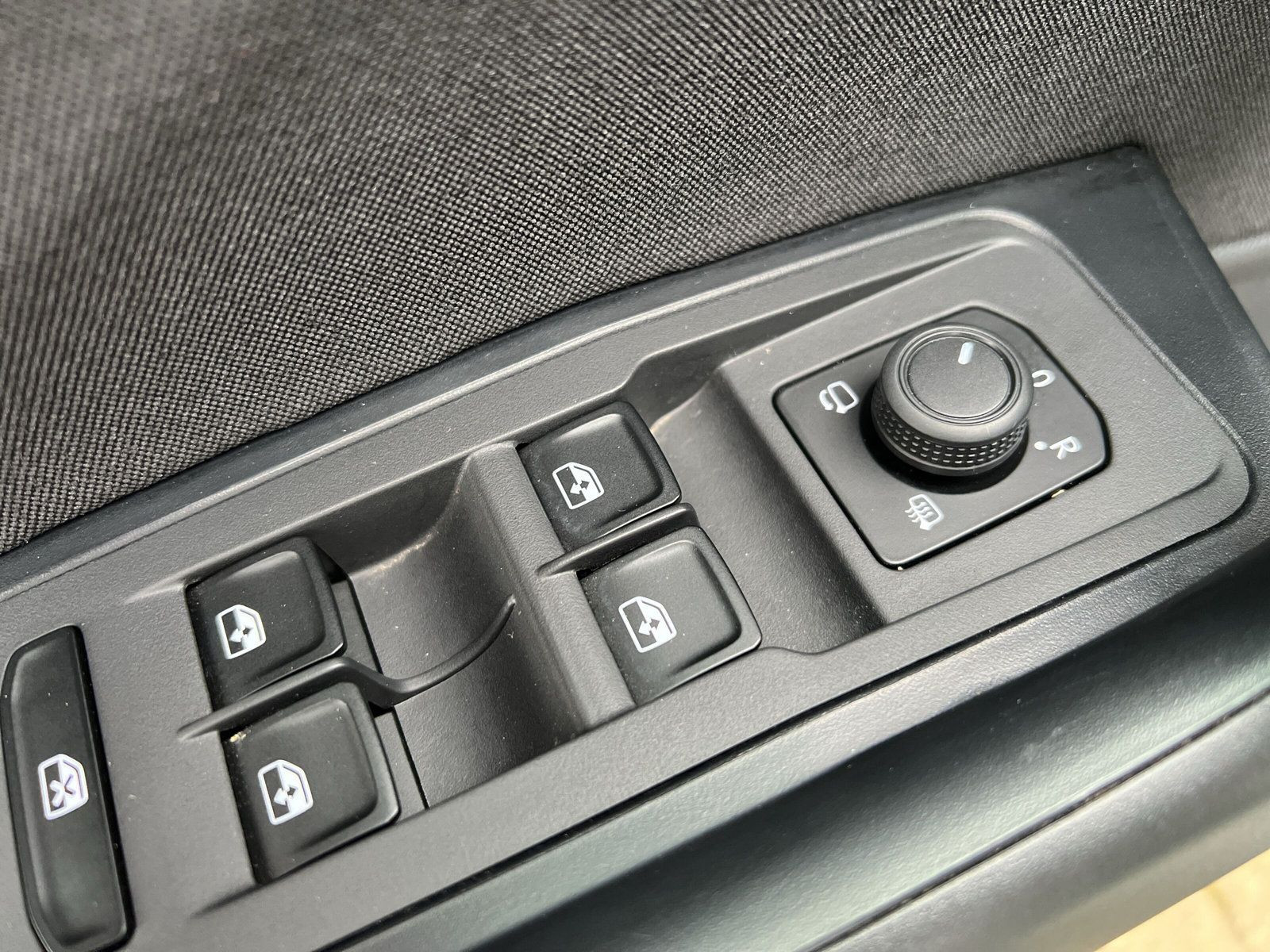 Volkswagen - T-Roc_24