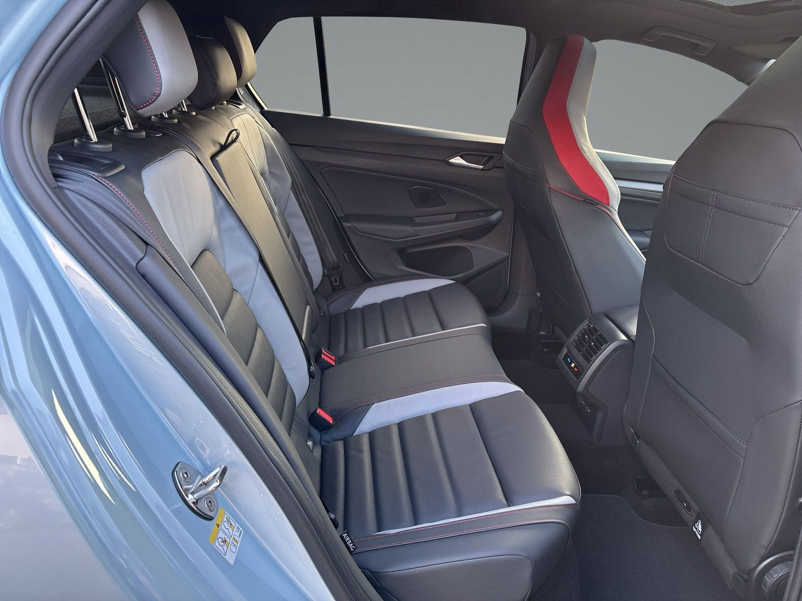 Volkswagen - Golf GTI_12