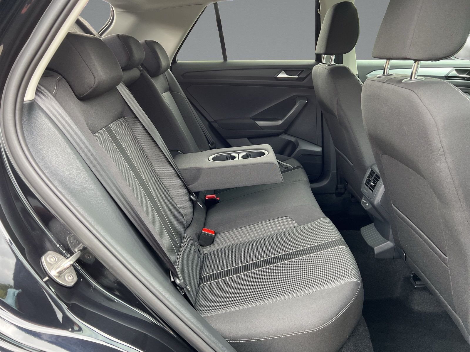 Volkswagen - T-Roc_14