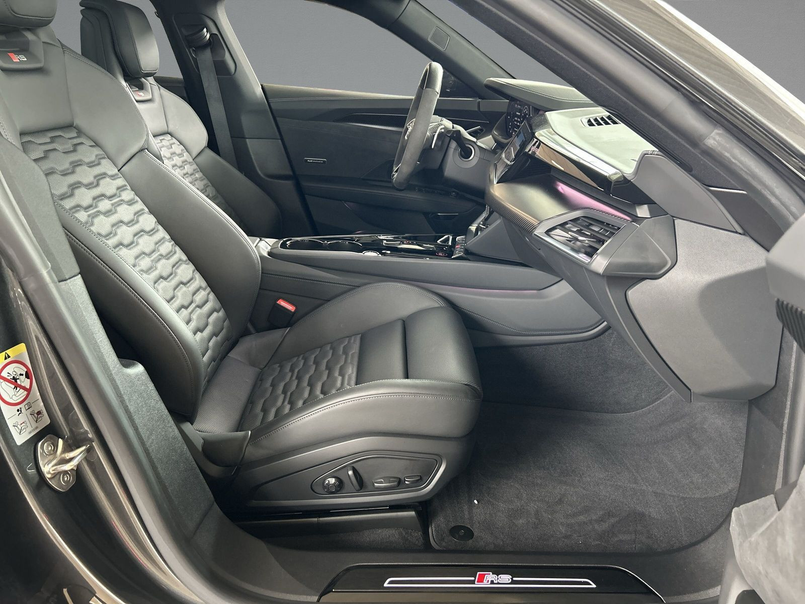 Audi - e-tron GT quattro_12