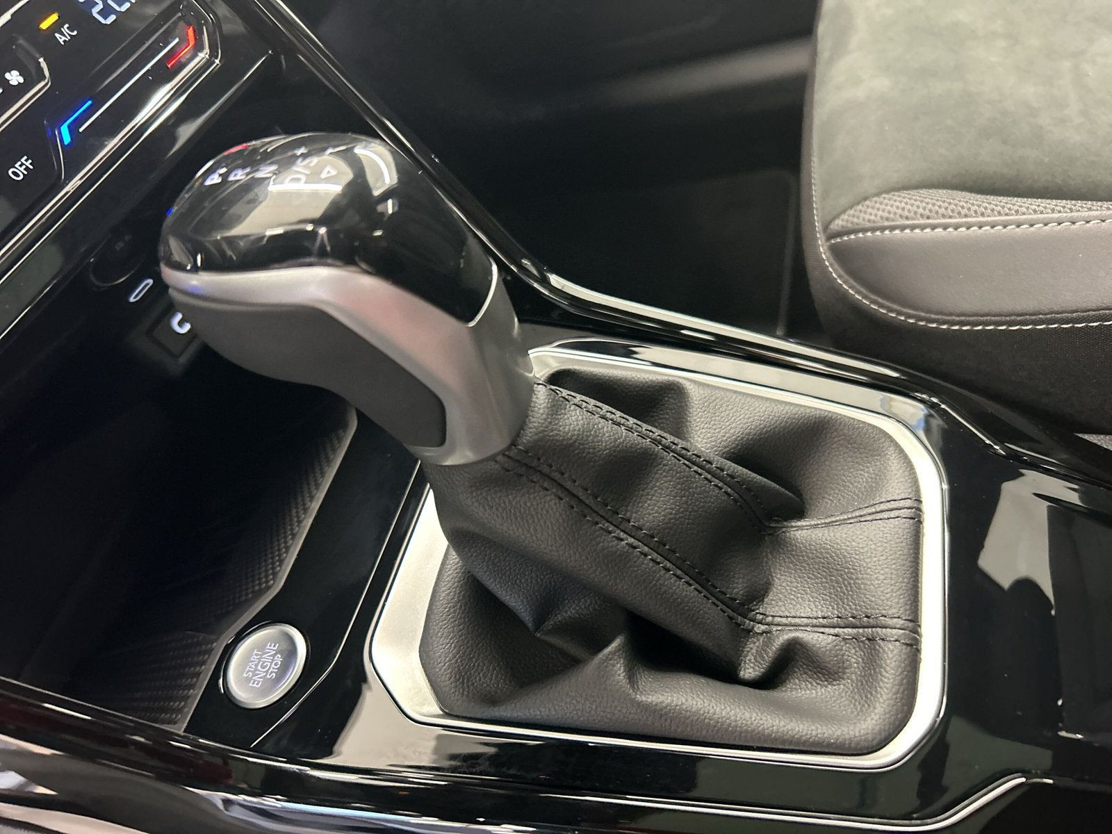 Volkswagen - T-Roc_16