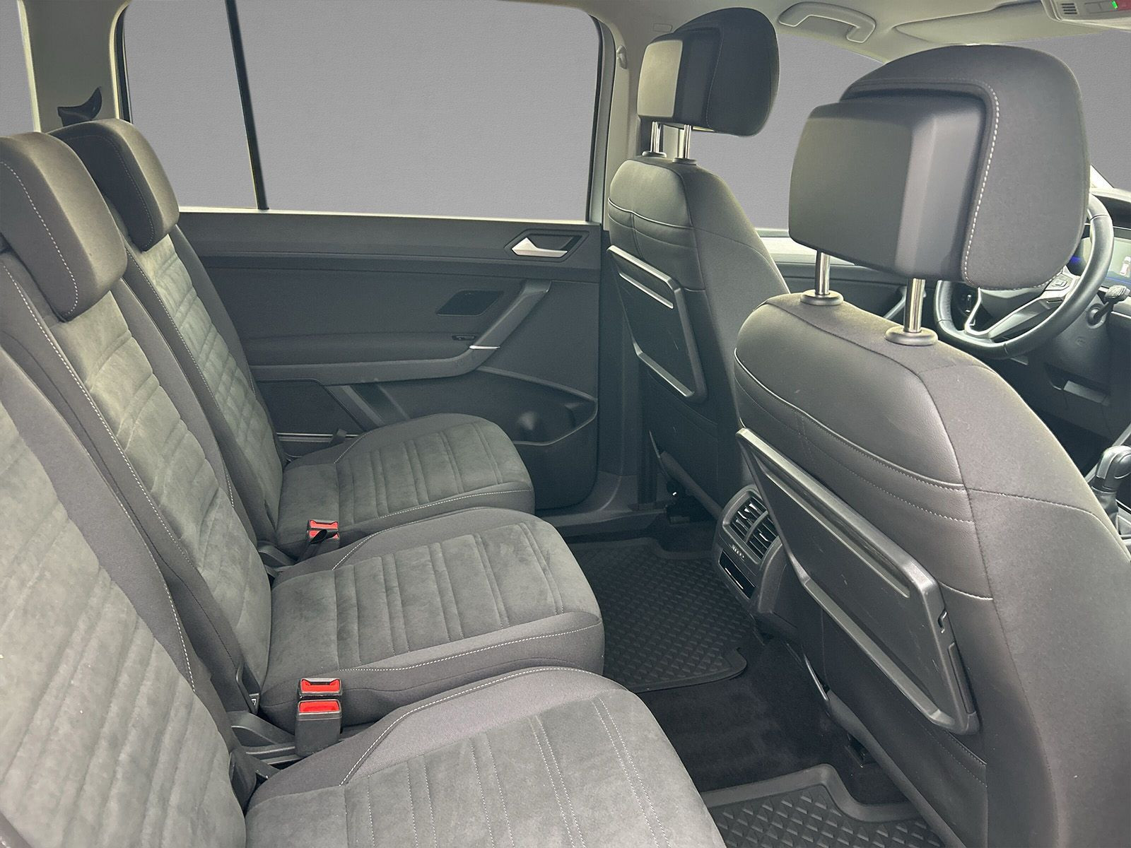 Volkswagen - Touran_12