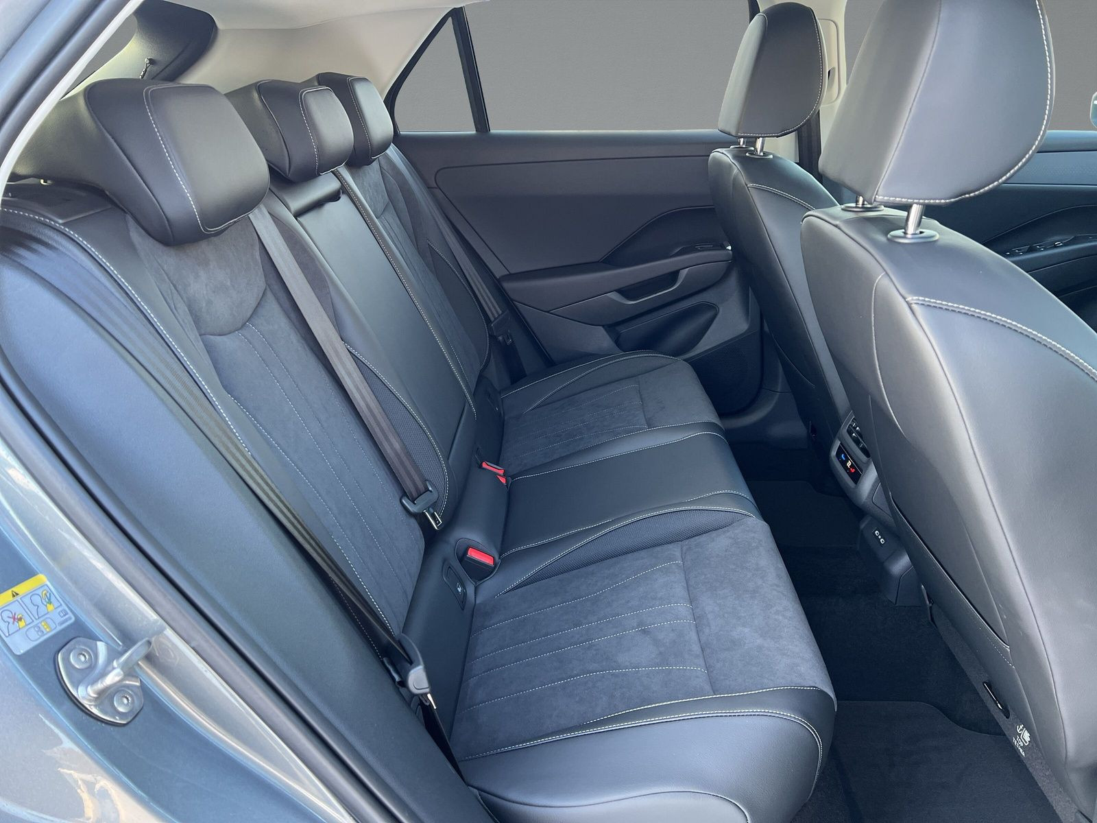 Volkswagen - T-Roc_12