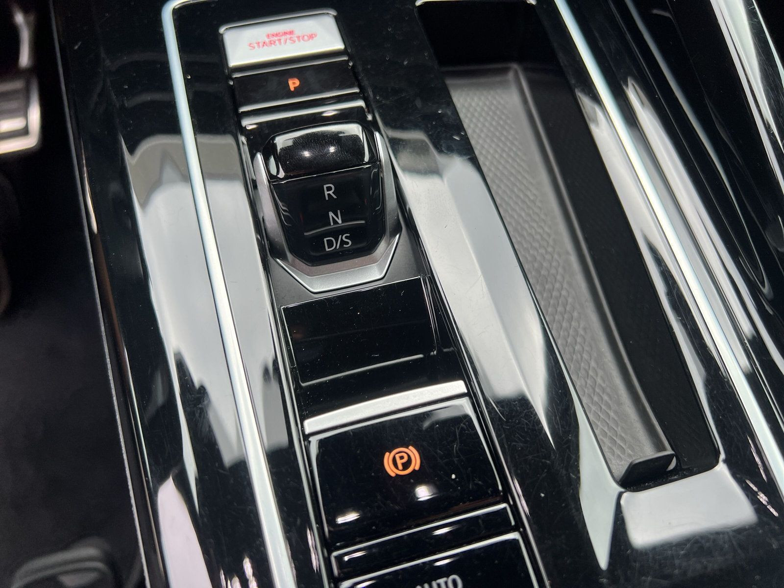 Volkswagen - Golf GTI_16