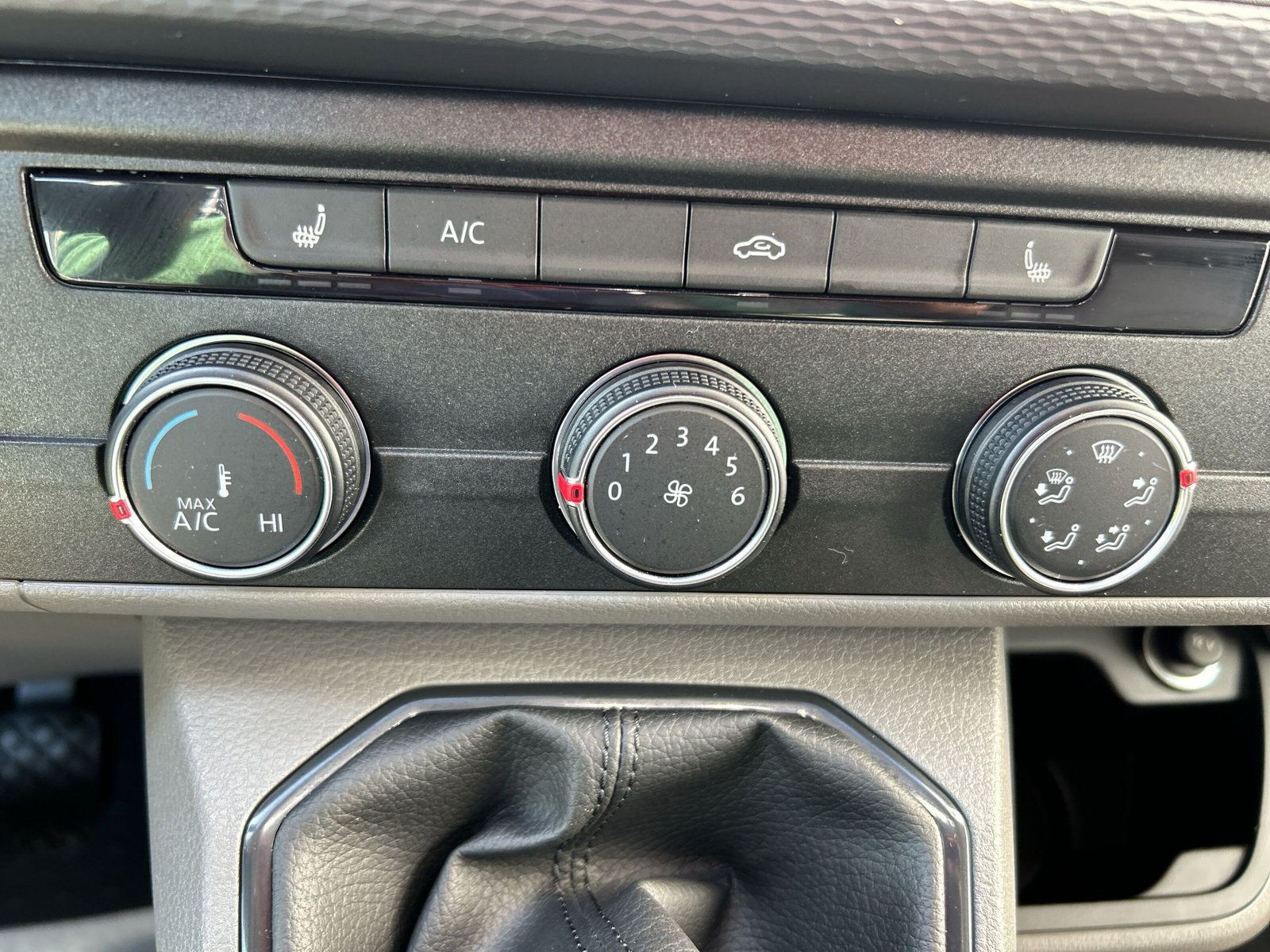 Volkswagen - T6.1 Transporter_15