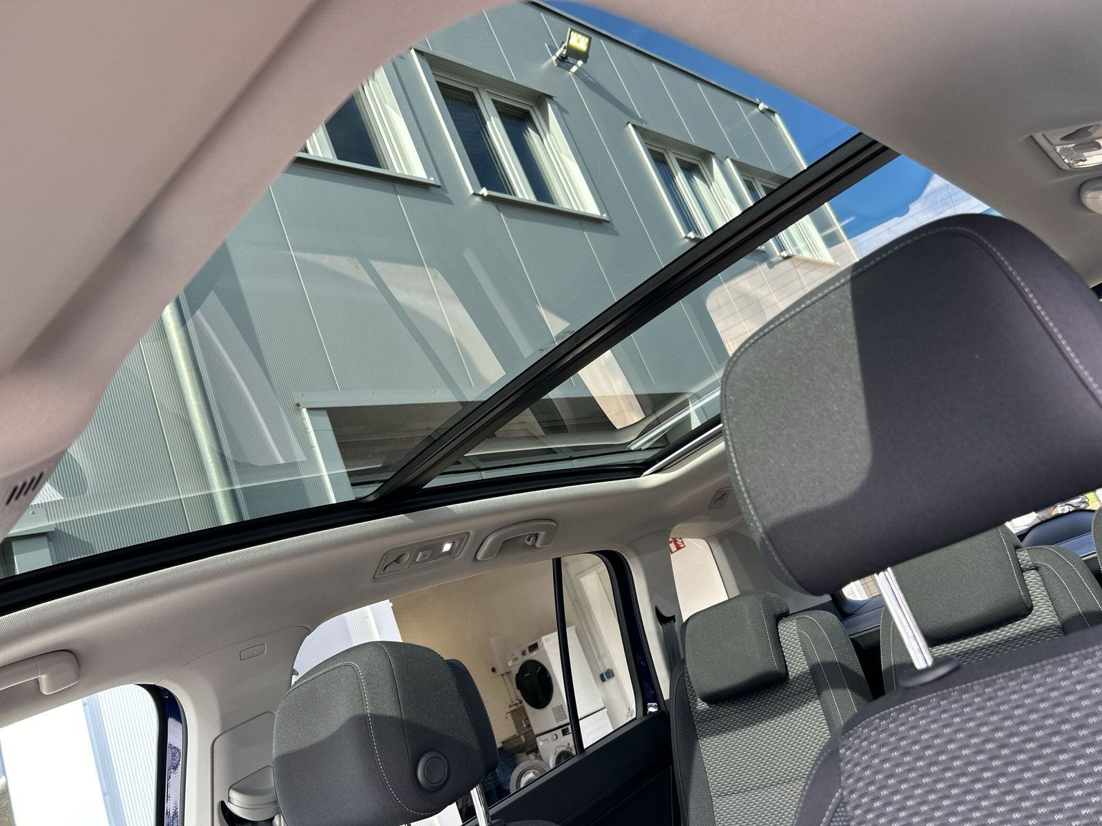 Volkswagen - Touran_22