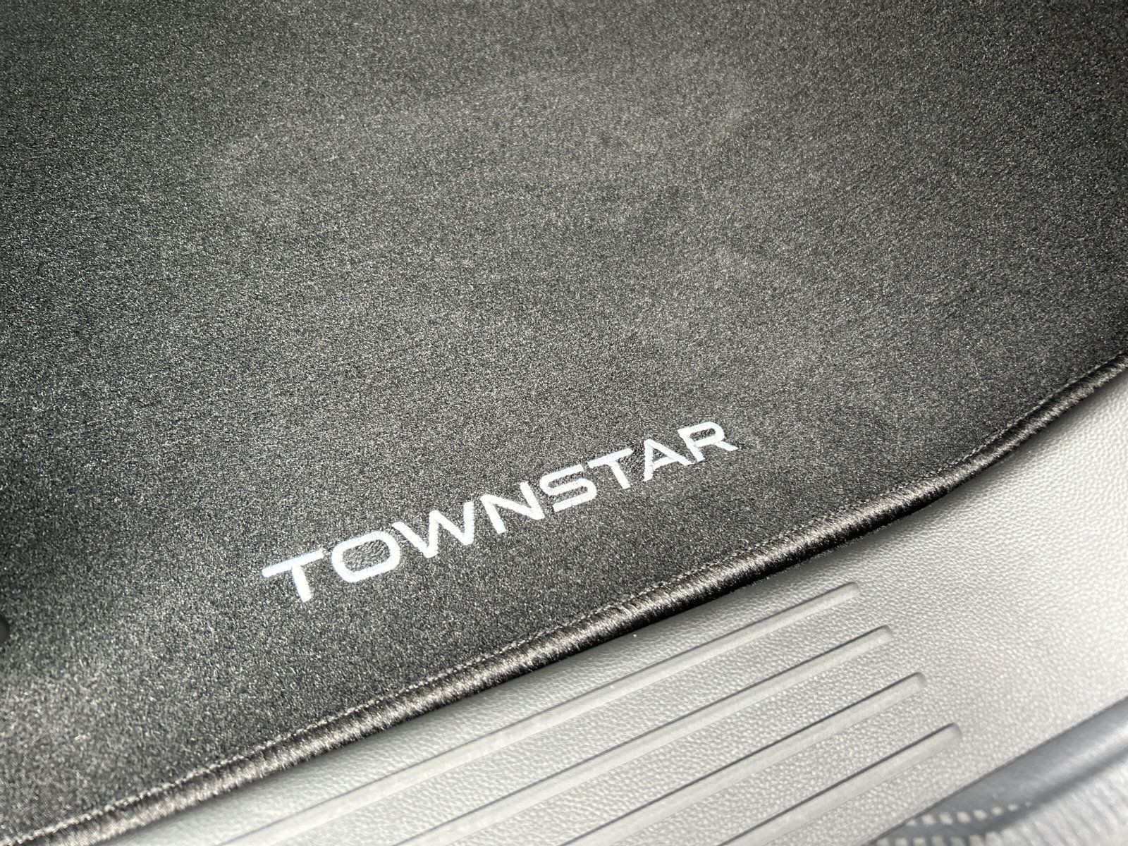 Nissan - Townstar_22