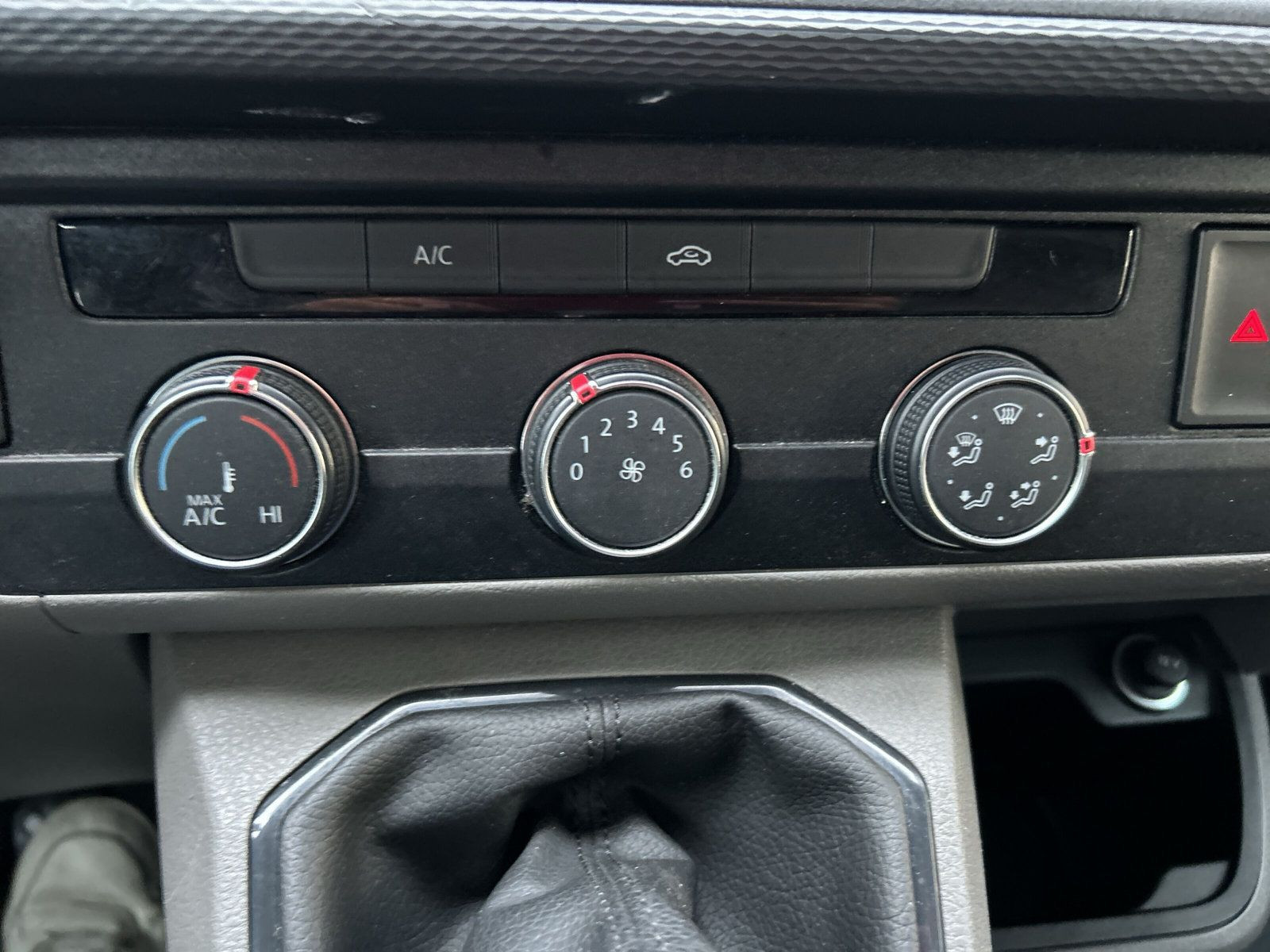 Volkswagen - T6.1 Transporter_15