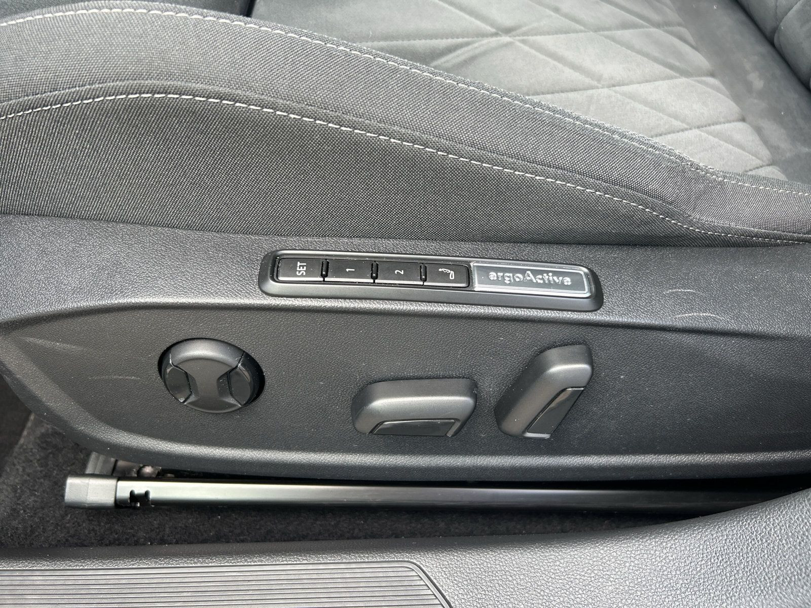 Volkswagen - Golf_24