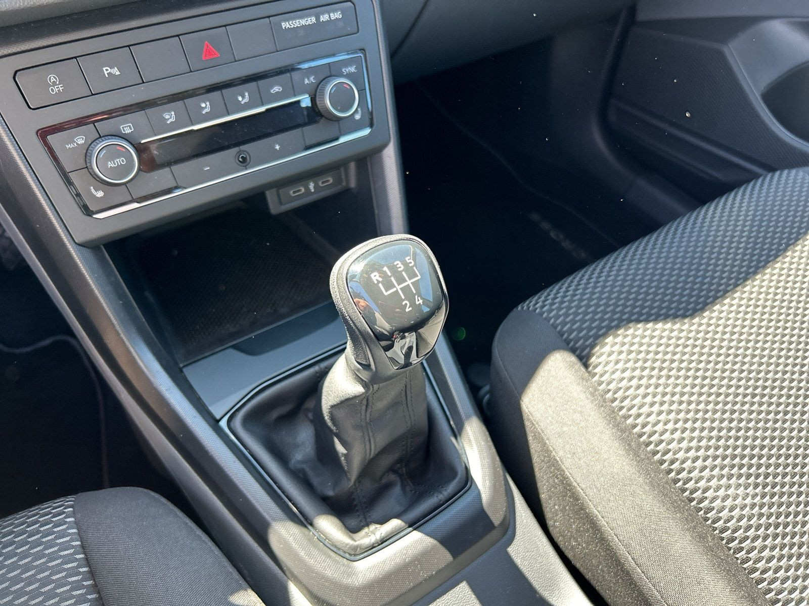 Volkswagen - T-Cross_15