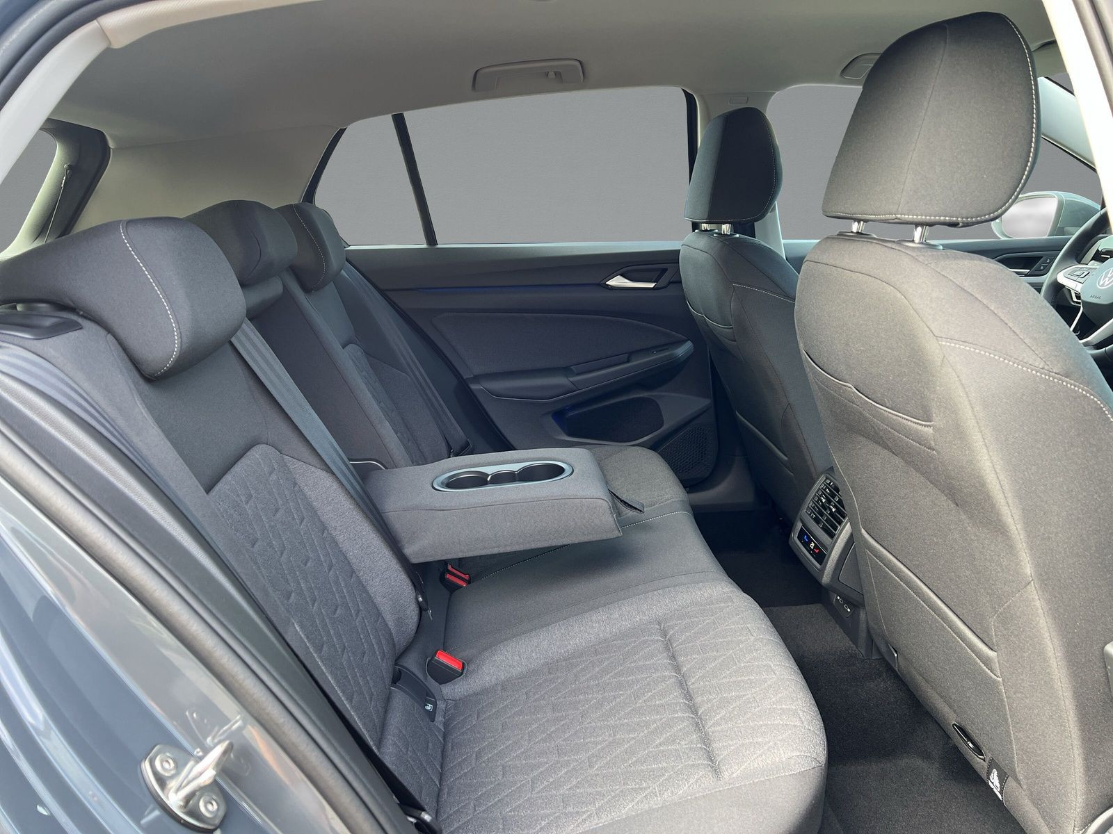 Volkswagen - Golf_13