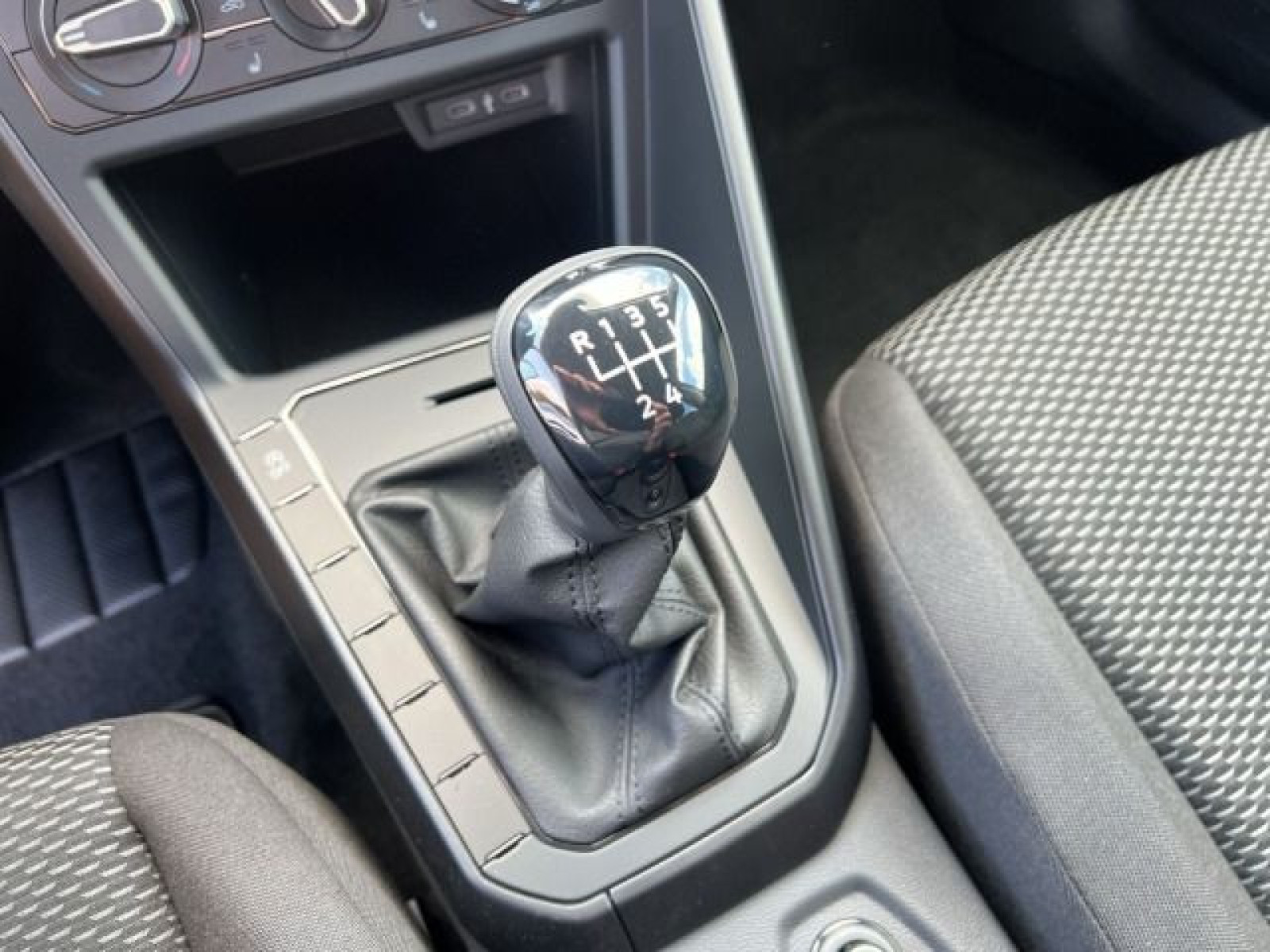 Volkswagen - Polo_16